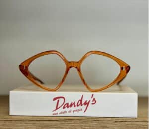 Monture Dandy's ambre géométrique sur boîte blanche avec logo 'uno stato di grazia'.